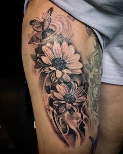 Wood Tattoo çiçek ve kelebek dövme çalışması